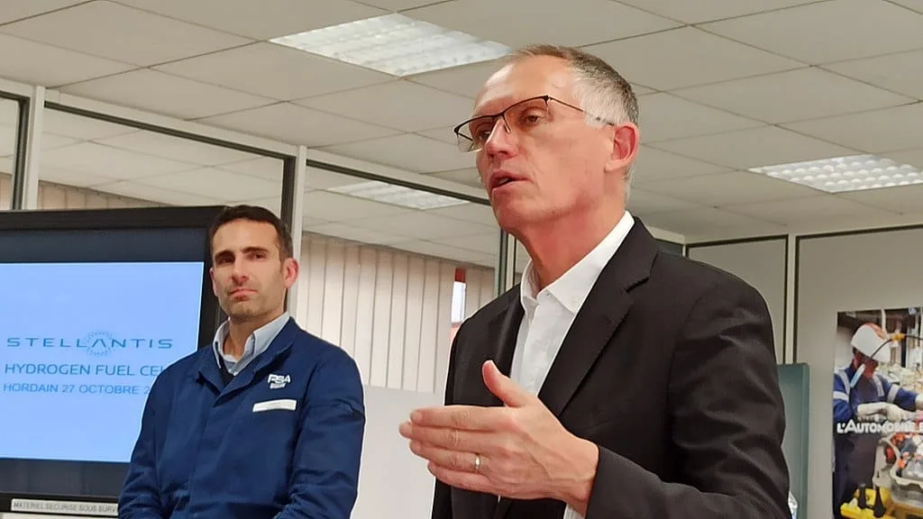 Carlos_Tavares,_directeur_général_de_Stellantis_et_Aurèle_Sabardeil,_directeur_du_site_Stellantis_Hordain_2