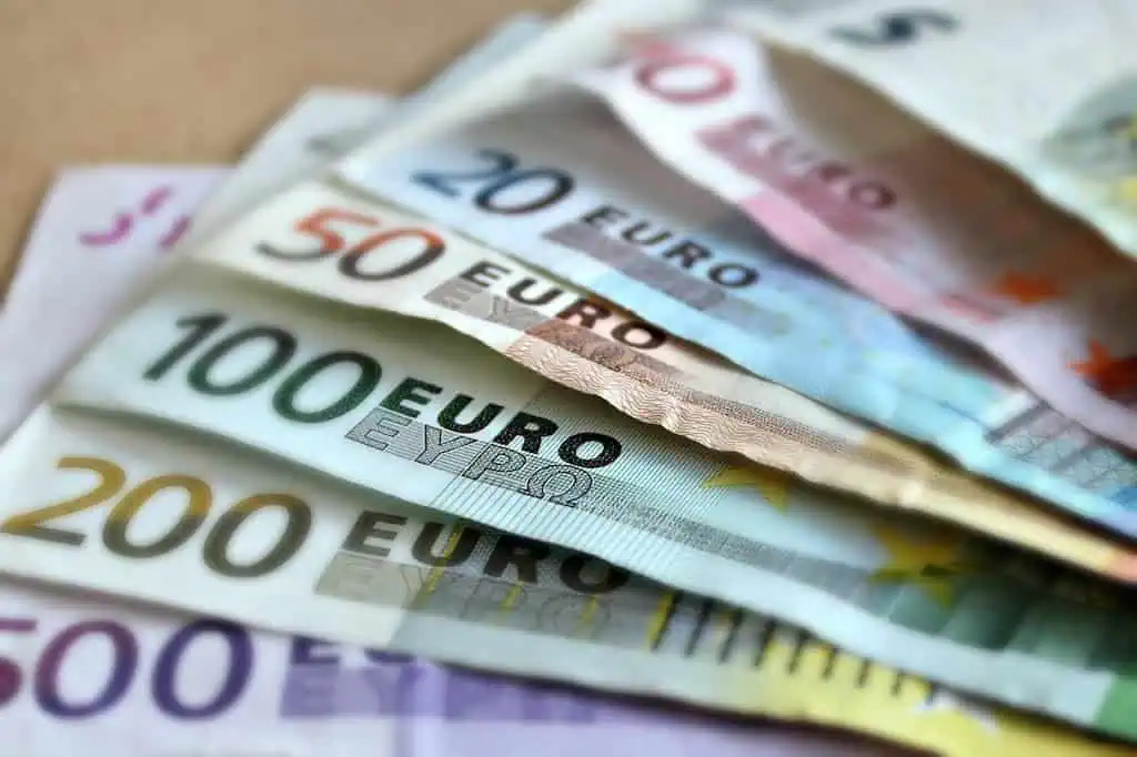 banknotes-euro