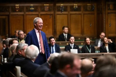 UK: lavoro povero, Farage ricco (di voti)